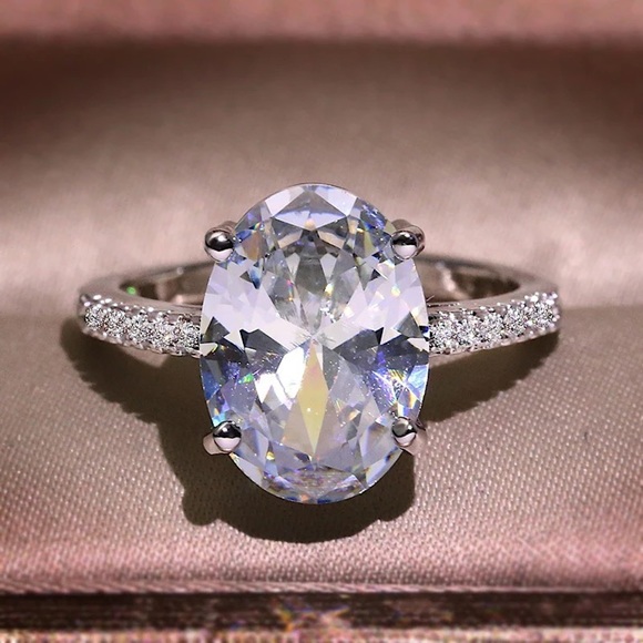New 925 Oval 6 Ct Zircon Ring - Picture 3 of 6